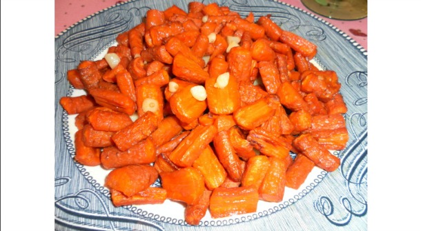 Roasted Caramelized Carrots with Garlic